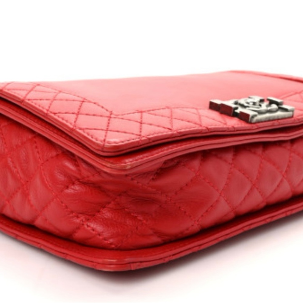 CHANEL Red Quilted Crossbody Bag with Chain Strap - Picture 3 of 16